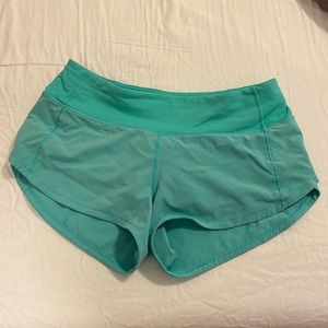 Lululemon speed up low rise lined short 2.5” size 2 beautiful green teal color